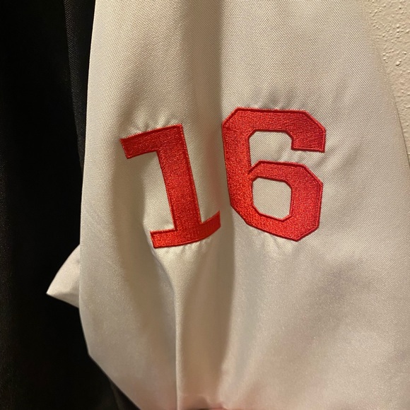 Neff Varsity Style Snowboard Jacket - Men’s Medium - Preloved - Picture 6 of 6